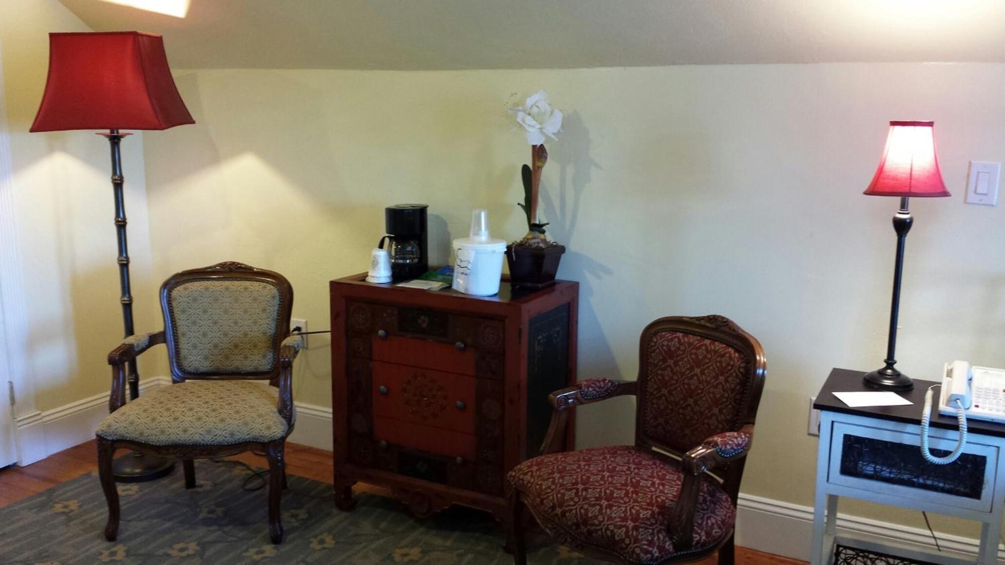 The Country Inn Of Berkeley Springs Room photo